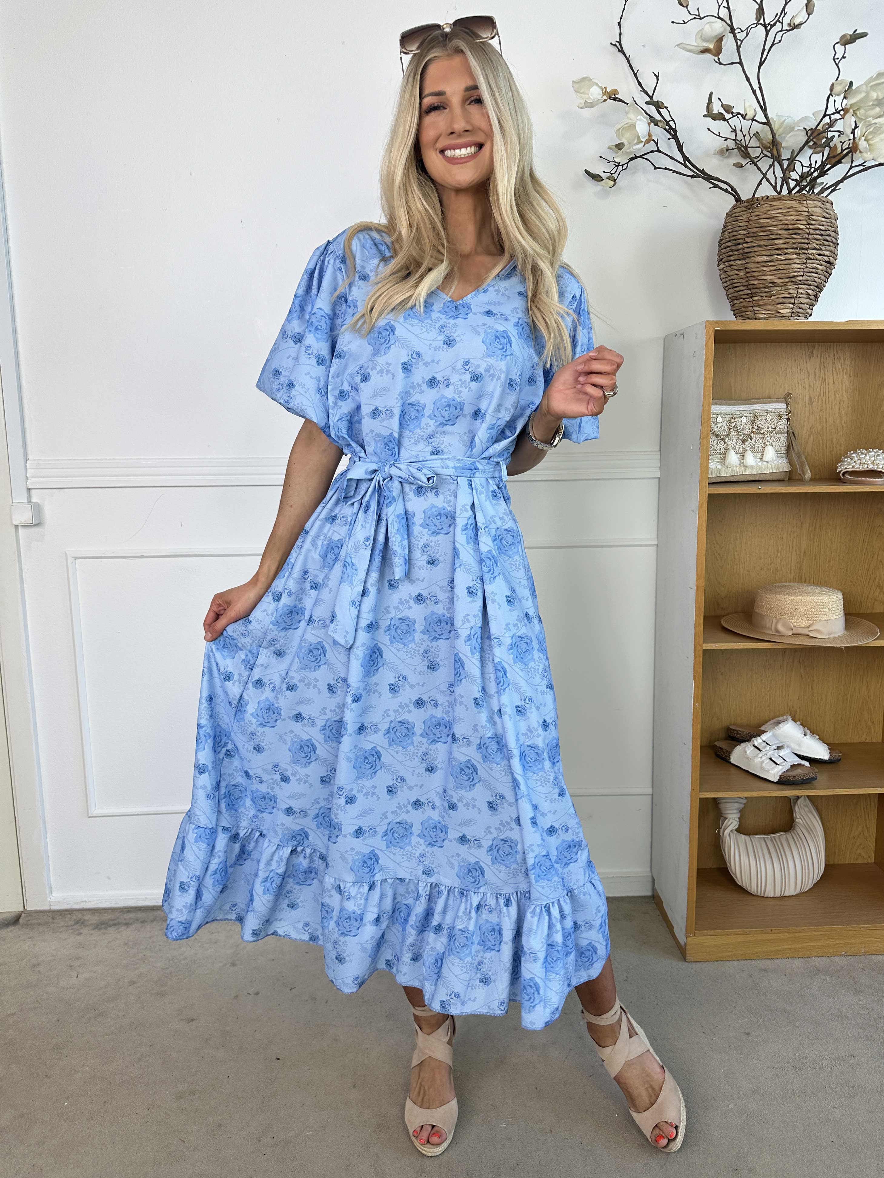 Sakira - Söt blommig klänning med puffärmar